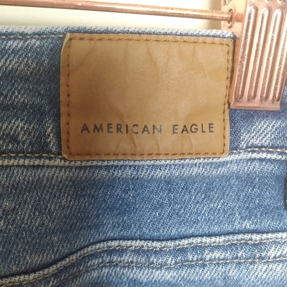 American Eagle Light Wash Distressed High Rise Stretch Denim Mom Jeans Size 0 - Picture 5 of 12